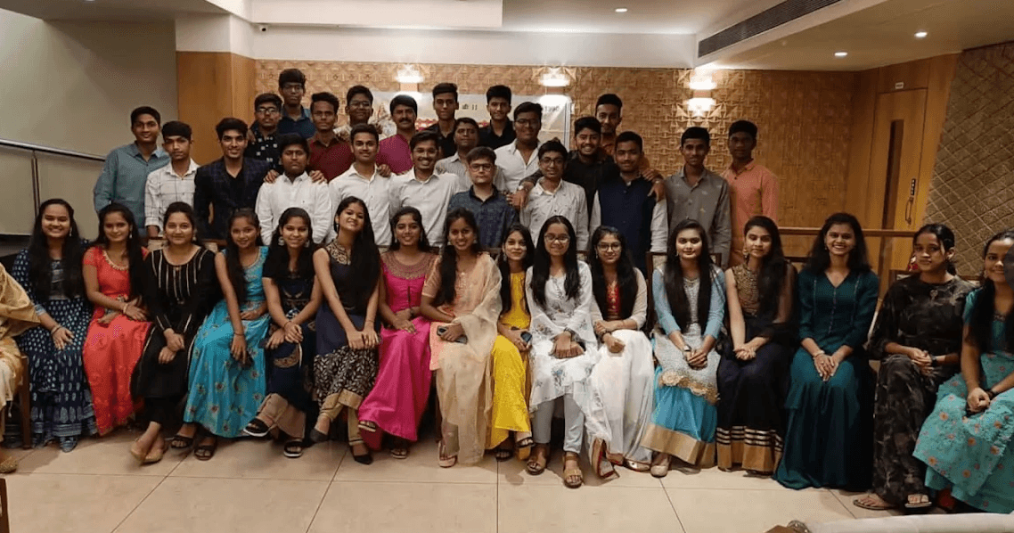 Students batch farewell group photo at Desai Classes
