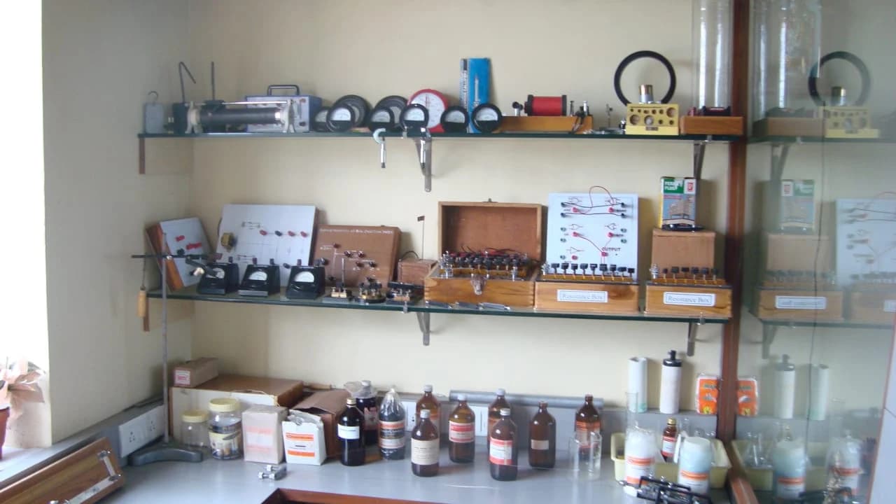 Physics & Chemistry practical lab at Desai Classes since 2007